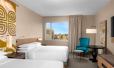 Queen Room with Two Queen Beds and Accessible Shower - Disability Access