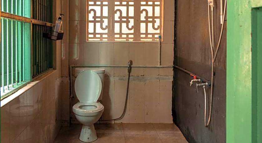 2Street Hostel At Surathani