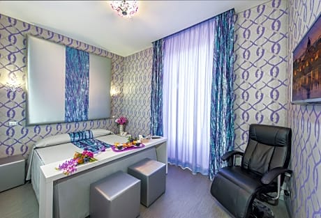 double or twin Deluxe with hot tub