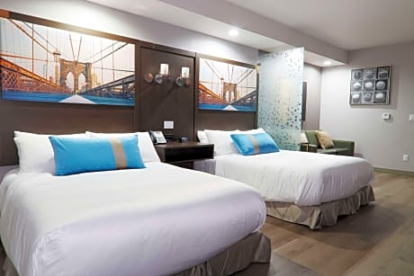 Suite 2 Queen Mobility Accessible Bathtub Sofabed 2 Flat Screen Tvs Microwave Fridge Non-Smoking