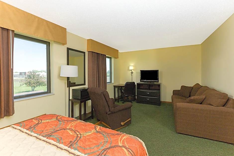Super 8 by Wyndham Perry IA