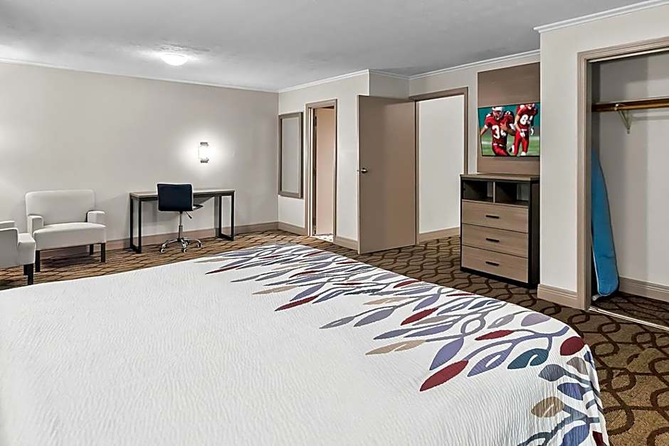 Red Roof Inn & Suites Lexington - Hamburg