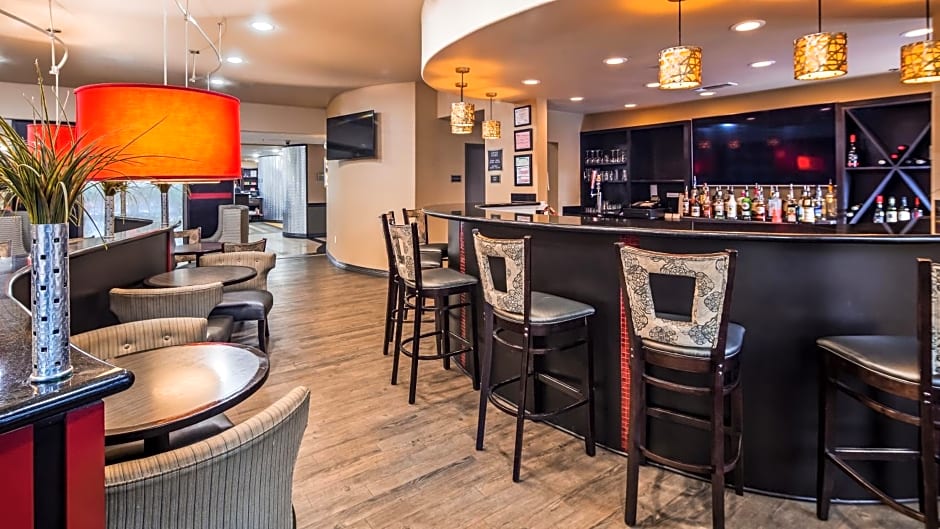 Best Western Premier Crown Chase Inn & Suites