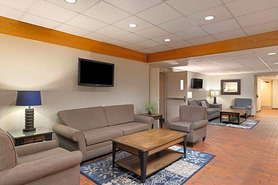 Travelodge by Wyndham Thunder Bay ON