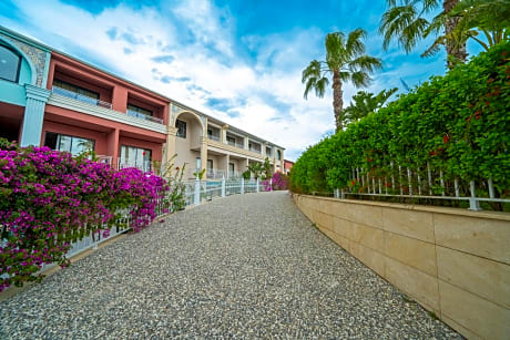 Maldive Houses / Only Adult