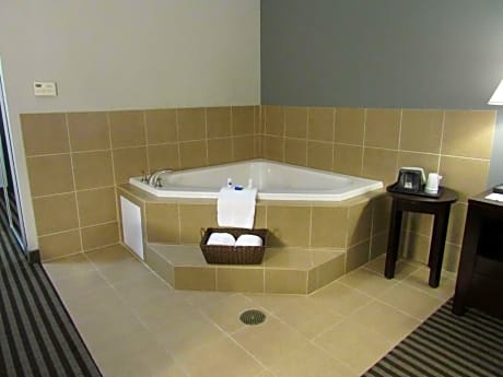 Suite-1 King Bed - Non-Smoking, Jacuzzi, Microwave And Refrigerator, Wi-Fi, Full Breakfast