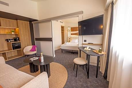 Suite - 1 double bed and 1 double sofa bed