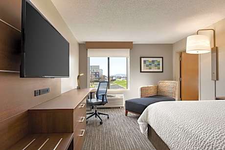 Two-Bedroom Suite with One King and One Queen Bed