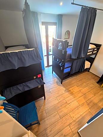 Bunk Bed in Mixed Dormitory Room