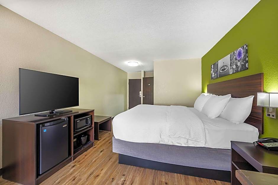 Sleep Inn & Suites Salina I-135