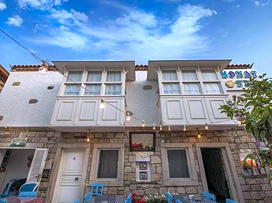 Monat Otel