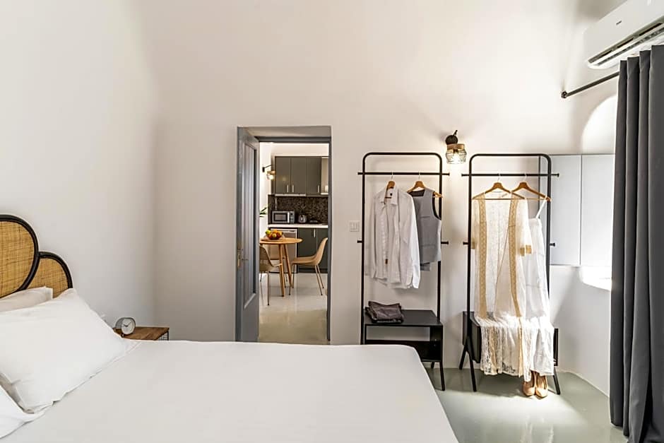 Evanthia Best View Thirassia Island Hotel