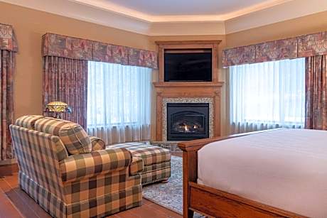 Two-Room Executive Suite with Kitchenette - No Pets