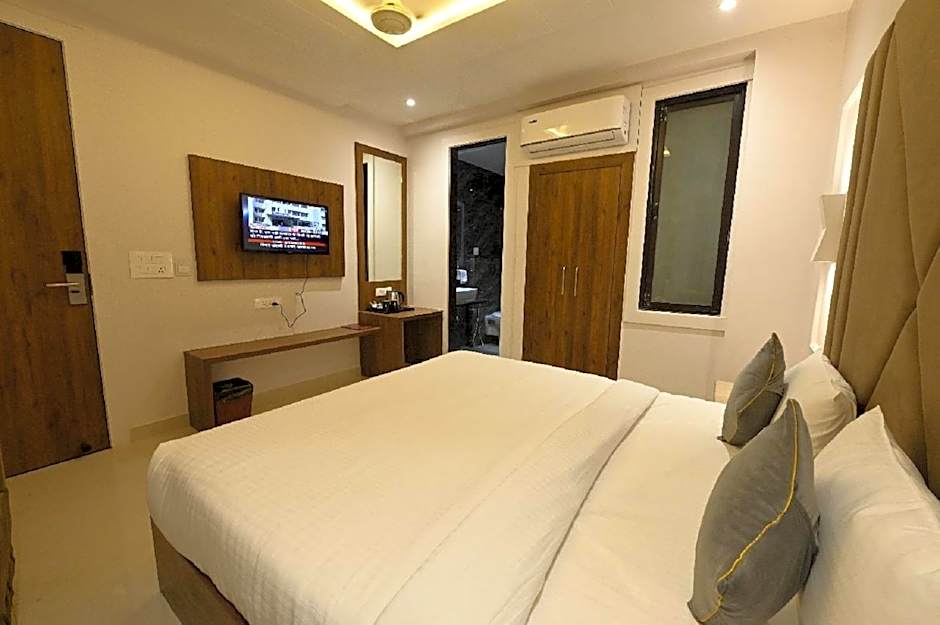 Hotel Avalon Palms Agra