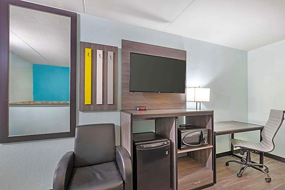 Clarion Inn Des Moines Airport