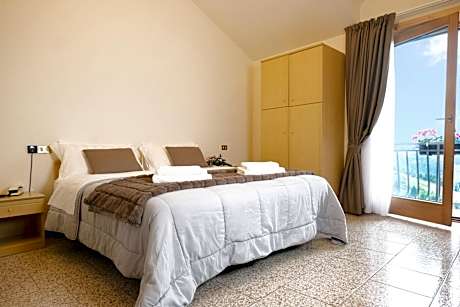 Triple Room with Mountain View