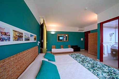 Triple Room with Terrace