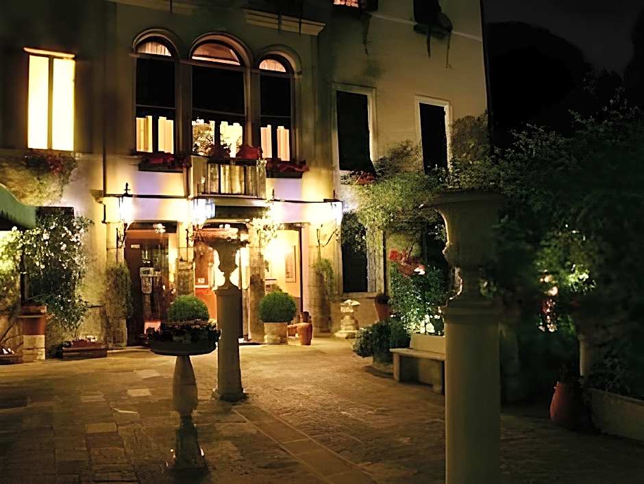 Pensione Accademia - Villa Maravege