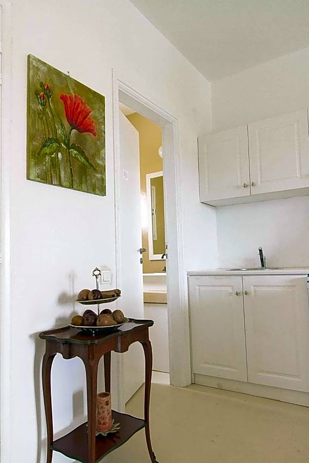 Sea Sound White Katikies