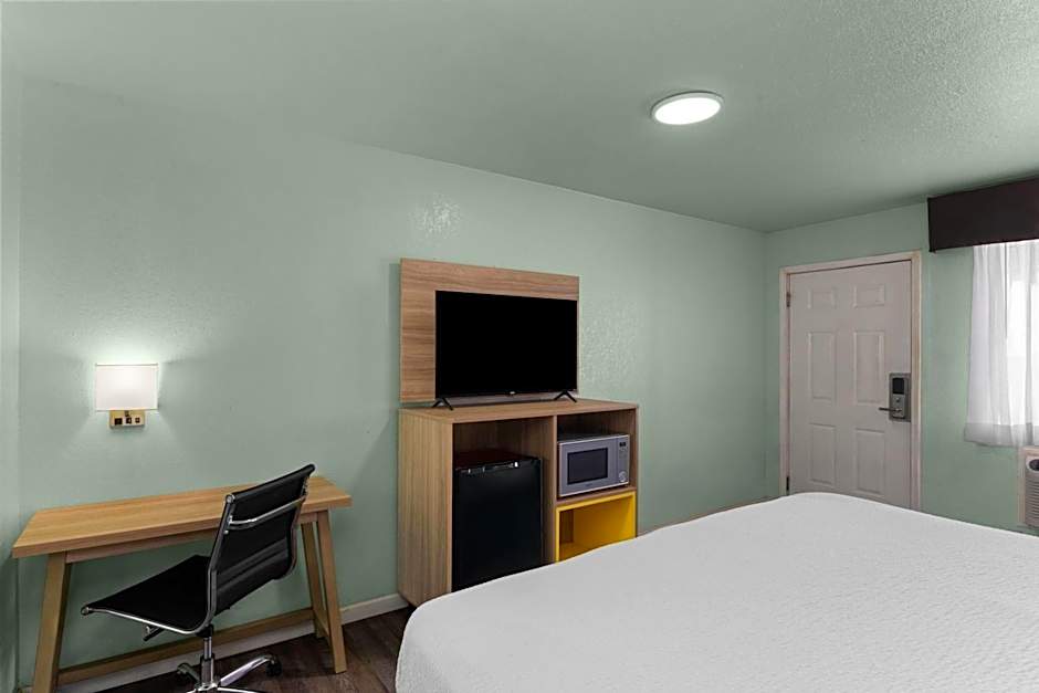 Days Inn by Wyndham Pratt