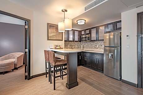 1 King And 2 Queen 2 Bedroom Suite