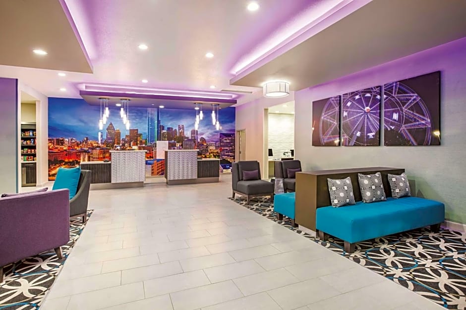 La Quinta Inn & Suites by Wyndham Dallas Plano - The Colony
