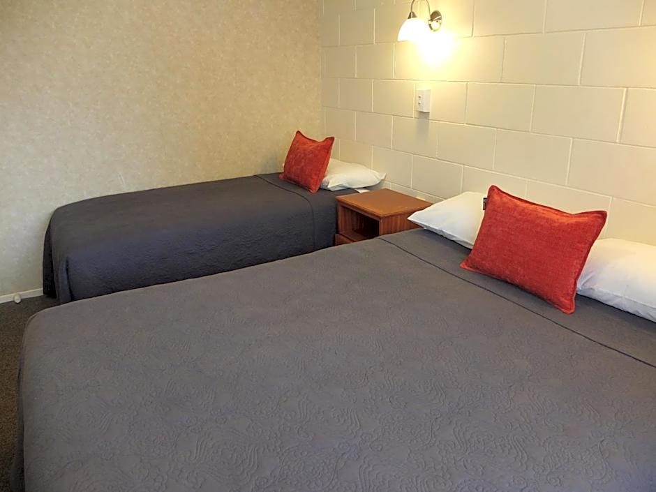 Colonial Court Motel