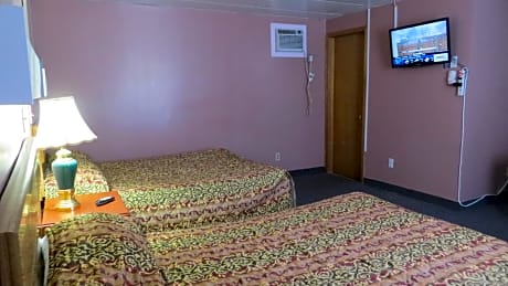 Room with Two Queen Beds - No Pets