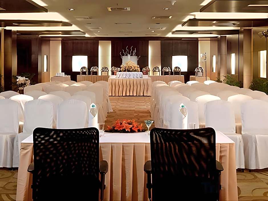 Fortune Park Jp Celestial Hotel