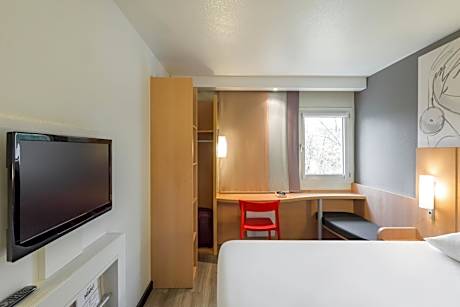 Standard Double Room with Queen Bed
