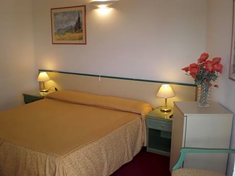 Double or Twin Room with Lateral Sea View