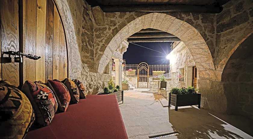 Vigneron Cave Hotel
