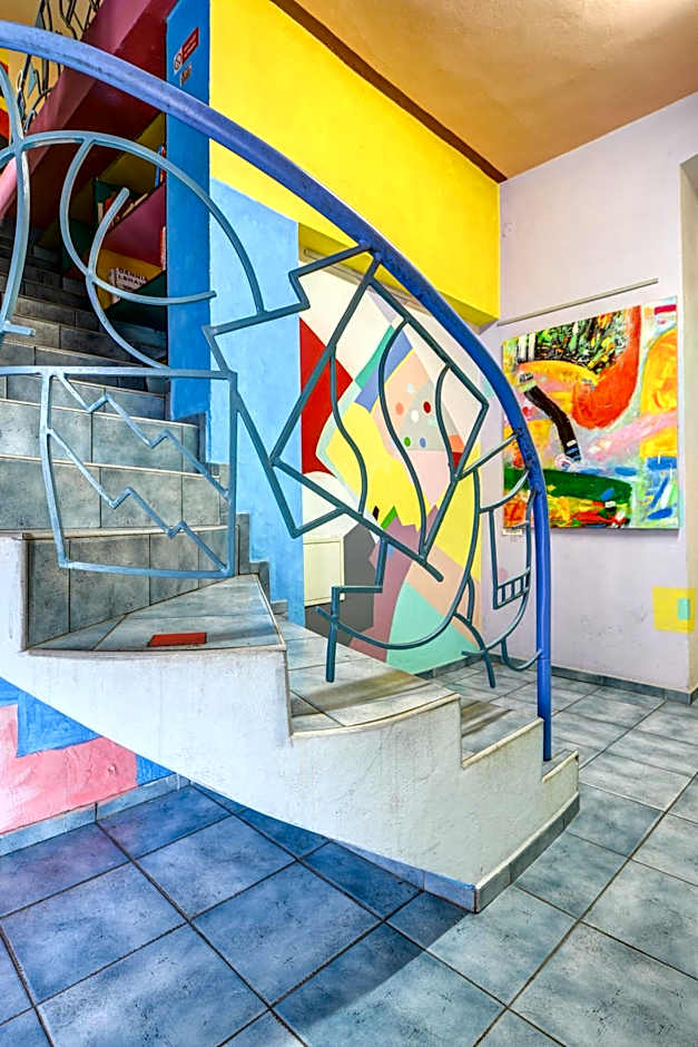 Hotel sebarozvoja s možnosťou získania poznania a inšpirujúcich prostriedkov na uplatňovanie vedomia, premenu seba a prostredia interiéru