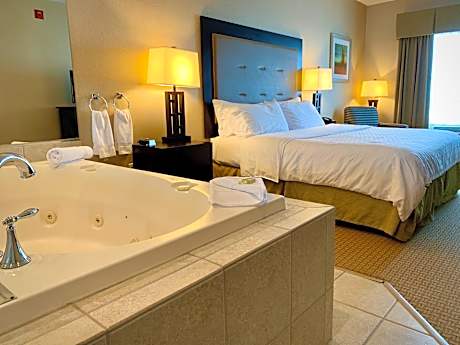 1 King Standard With Jetted Tub