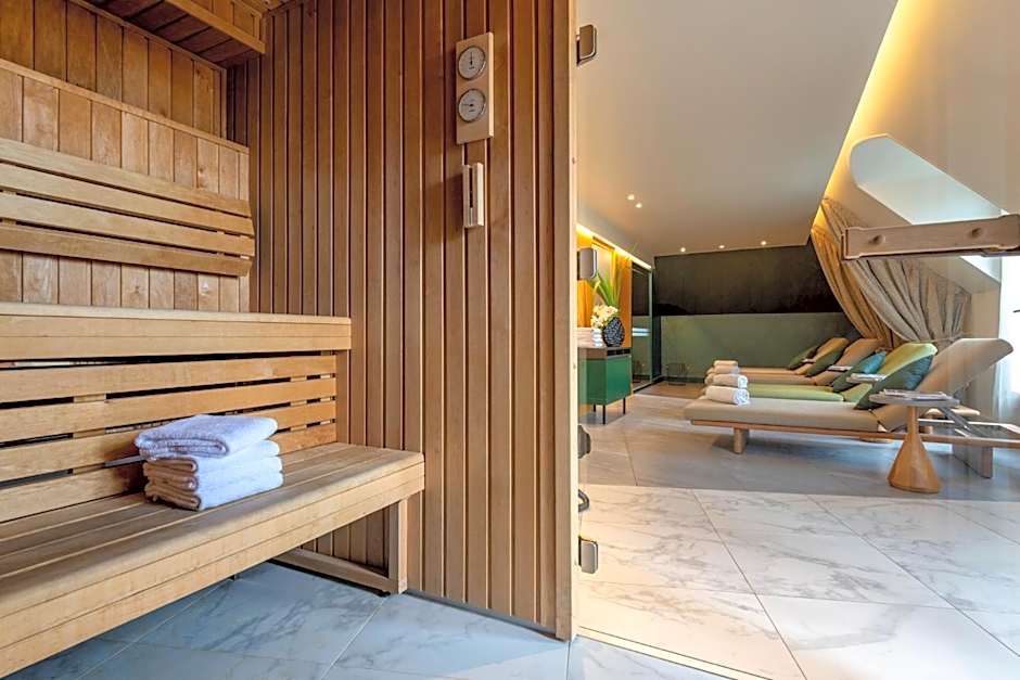 Le Louis Versailles Château Hotel-MGallery