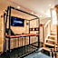 LOVE ROOM Bordeaux Playroom avec salle de jeux pour adultes et lit à eau chauffant