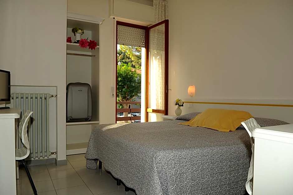 Photo 1 of 6 of 1 Double Bed or 2 Beds