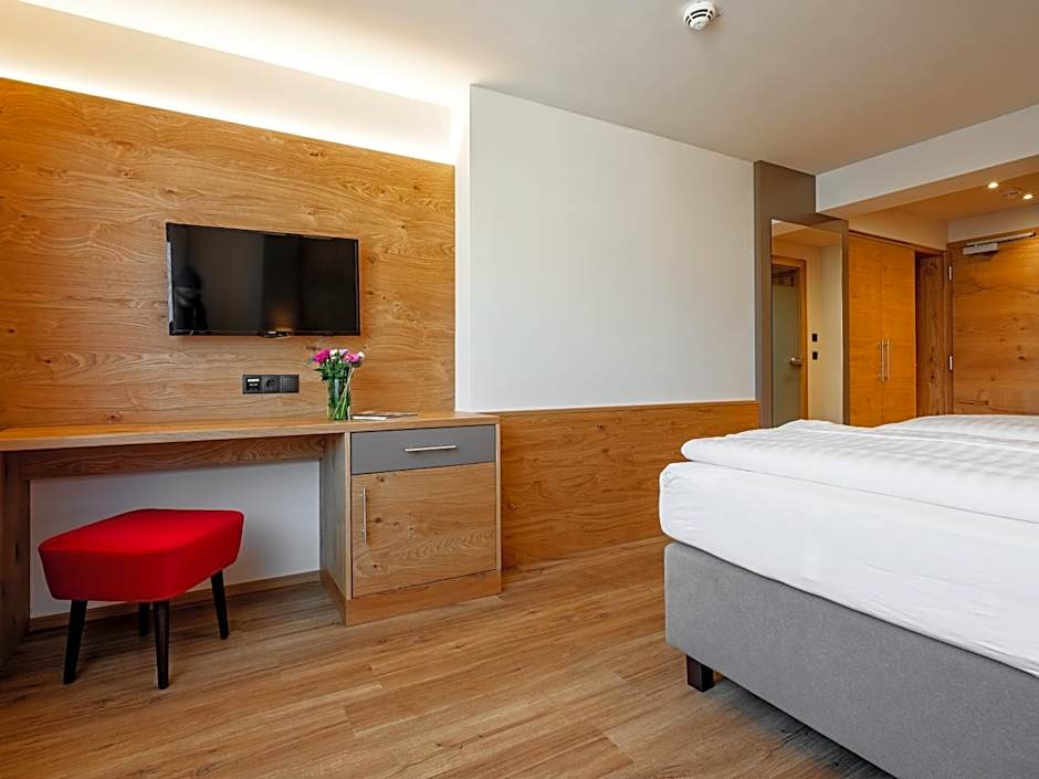 Photo 1 of 6 of Triple Room