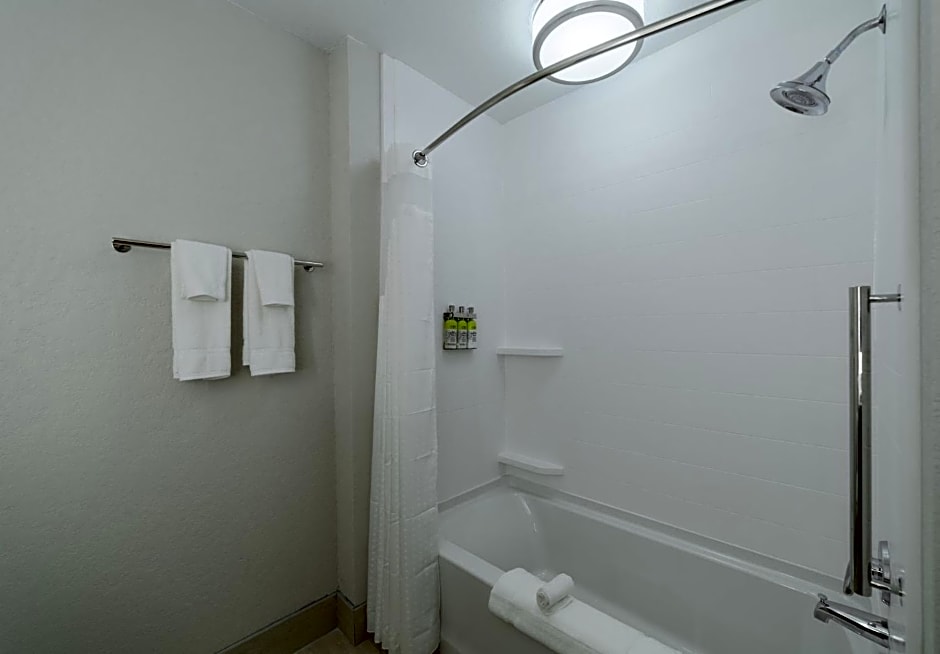 Holiday Inn Express & Suites San Marcos South By IHG