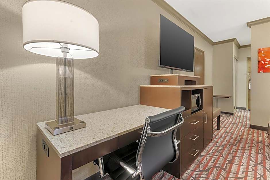 Best Western Plus Brookside Inn