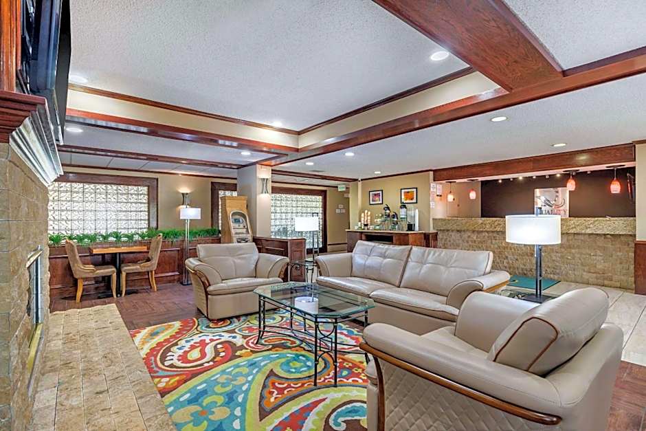 Quality Suites Addison-Dallas