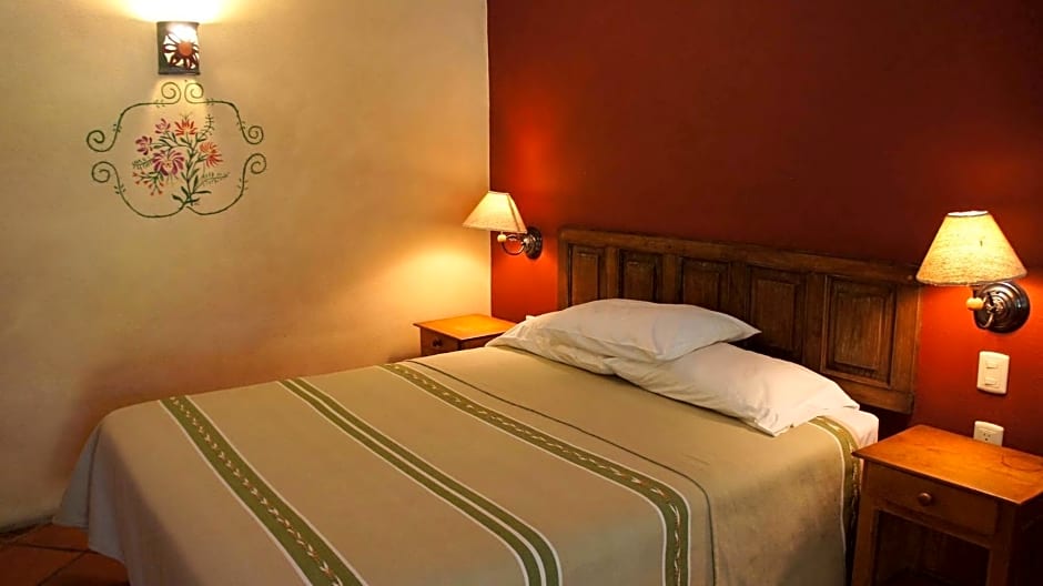 Villa Patzcuaro Garden Hotel & RV Park