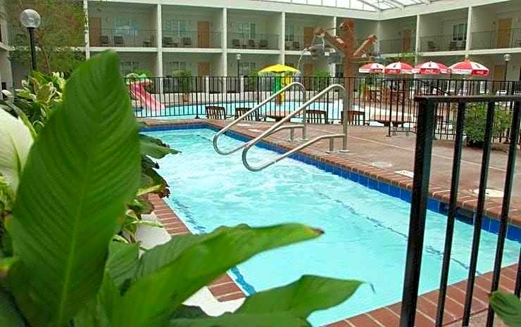 Adventureland Inn