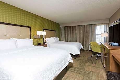 2 Queen W/Refrigerator Nonsmoking