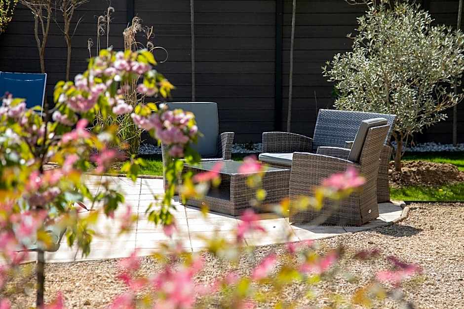 O'Myosotis - 400m Centre Historique - Parking Gratuit - Piscine et Jardin