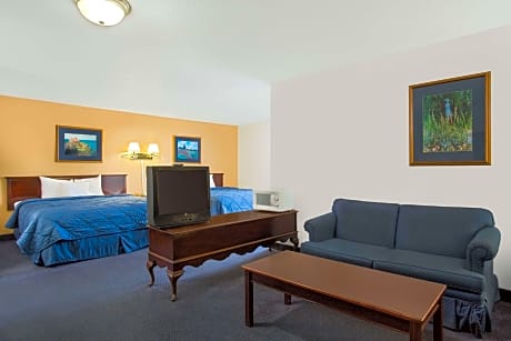 King Suite with Two Kind Beds - Non-Smoking