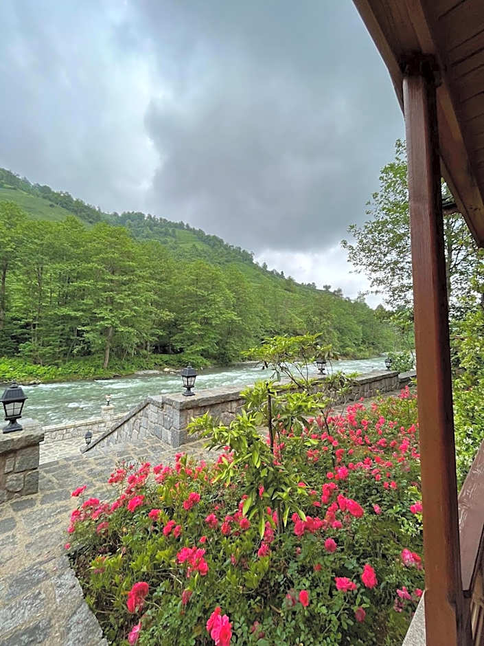 Teona Bungalow & Restaurant