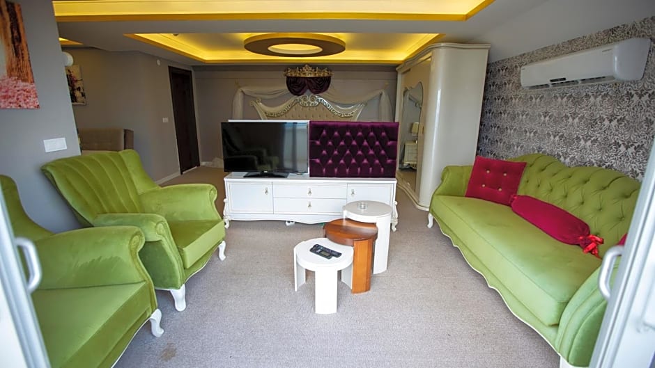 Royal Life Exclusive