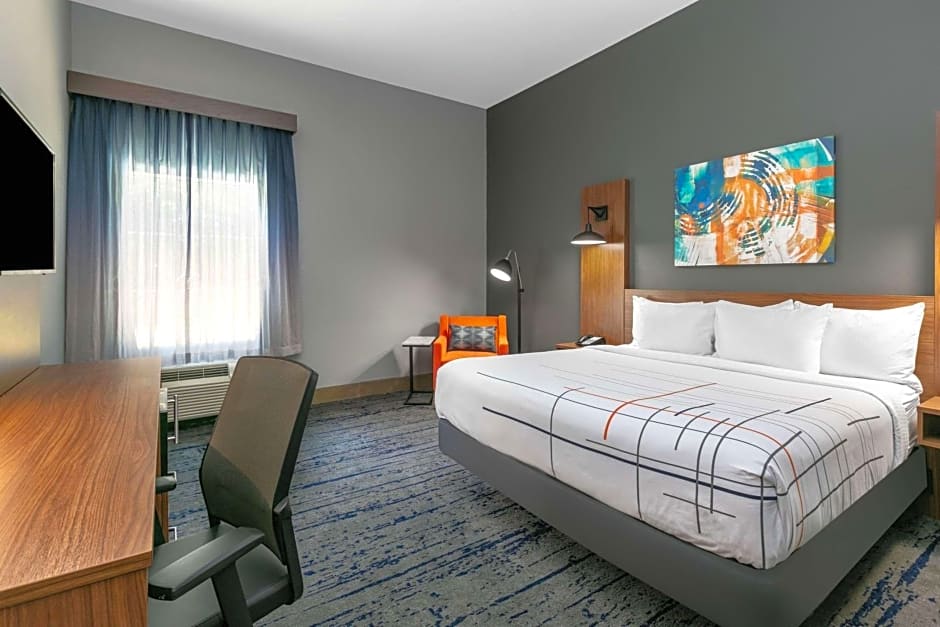 La Quinta Inn & Suites by Wyndham Jacksonville TX
