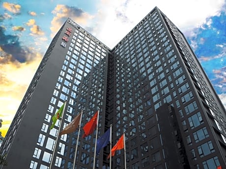 La Perle International Hotel